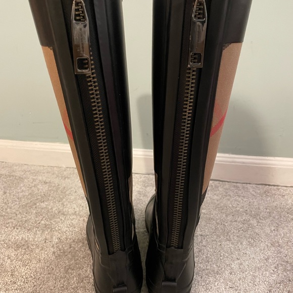 Burberry Rain Boots 7 1/2 - Picture 4 of 9